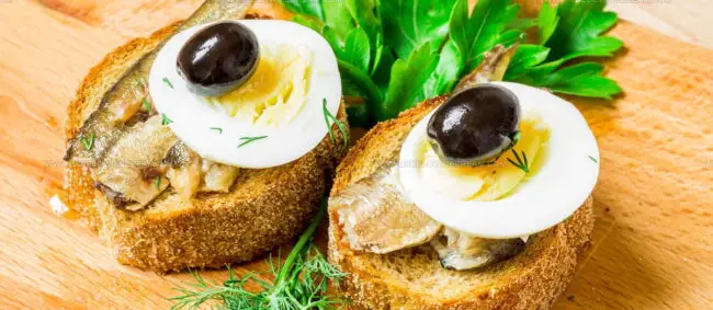 Sardine Canapes (Canapes Aux Sardines)