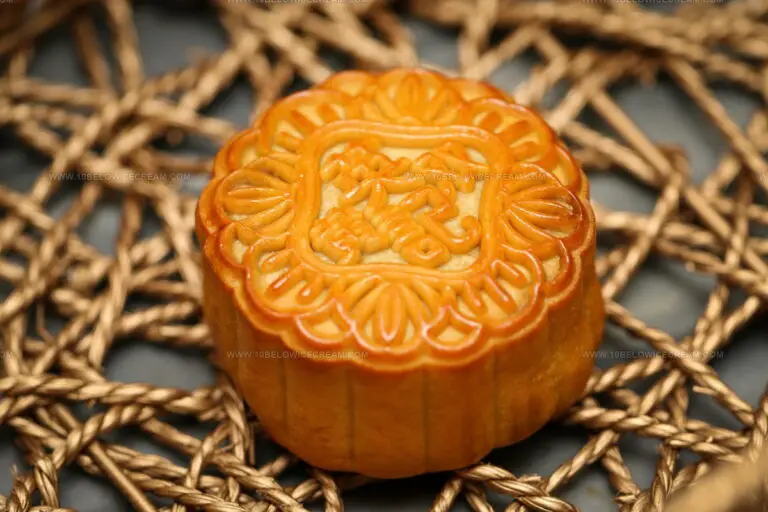 What Do Mooncakes Taste Like? Unwrapping the Flavor Mystery