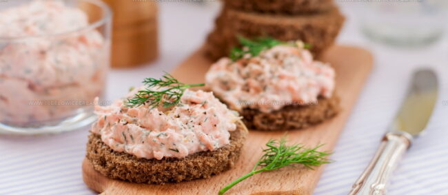 Salmon Mousse Canapes (Mousse De Saumon Canapes)