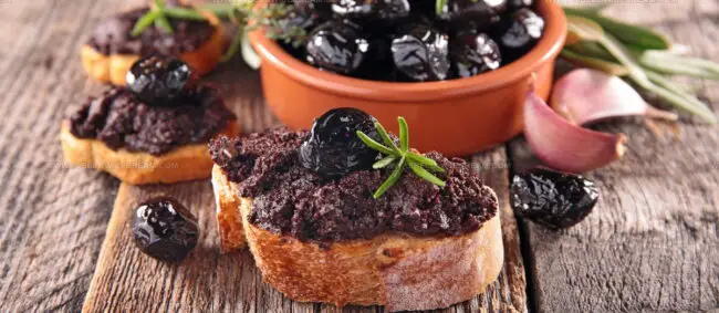 Canapes A La Tapenade